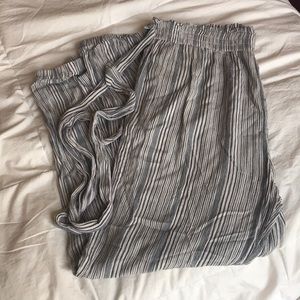 American Eagle Flowy Pants w/ belt Size XL (NWOT)